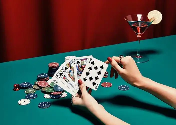 Pengguna membaca aturan 2xko dengan tenang